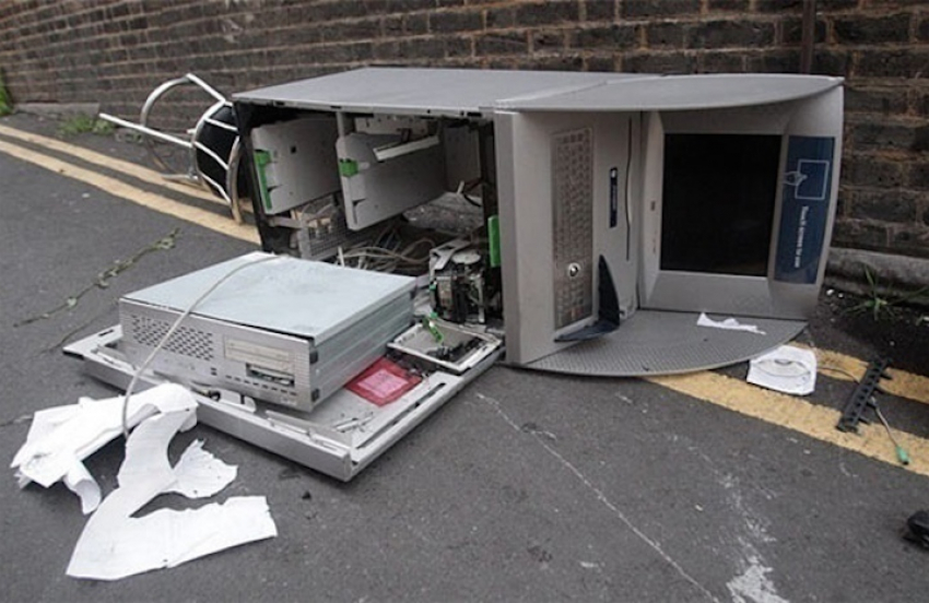 В Ростове с помощью автомобильного троса ограбили банк 