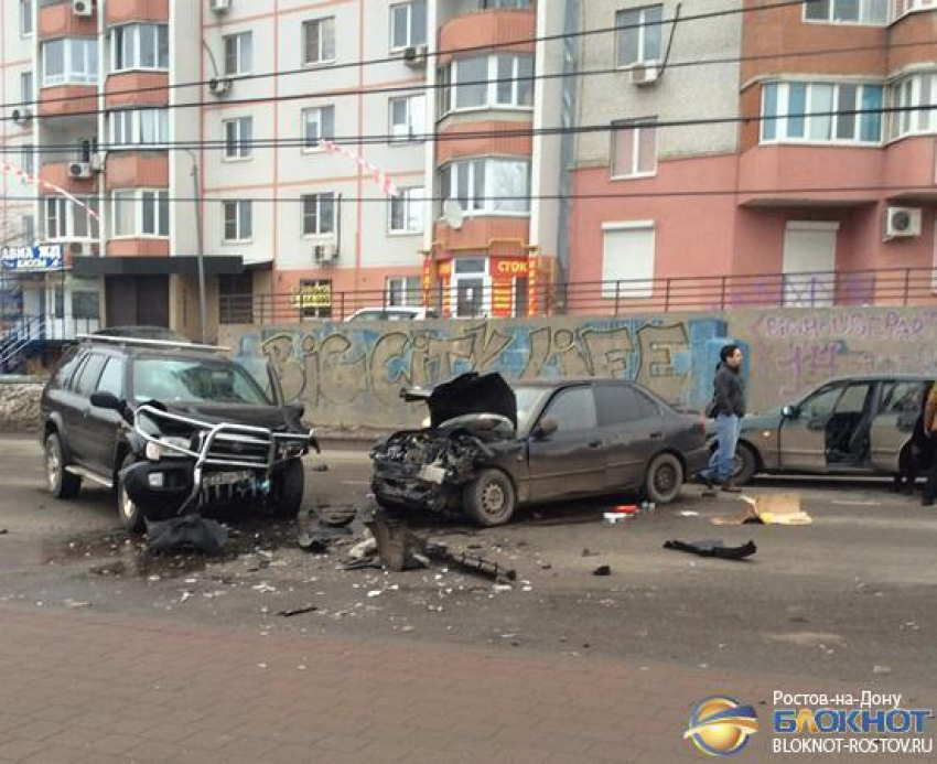В Ростове в тройном ДТП пострадали две женщины