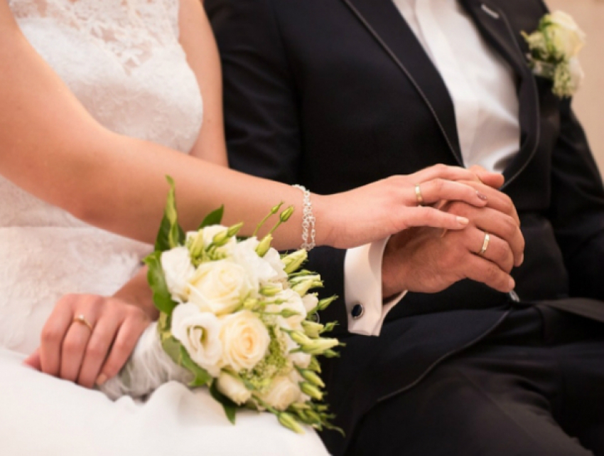 Мужчины и девушки Ростовской области стали значительно реже вступать в брак