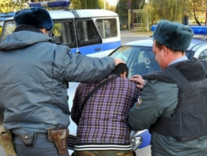 Пьяный юноша катался на угнанном с частного двора родственника автомобиле в Ростовской области