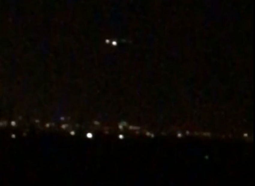 Сверкающее НЛО в небе над ночным Ростовом шокированные горожане сняли на видео