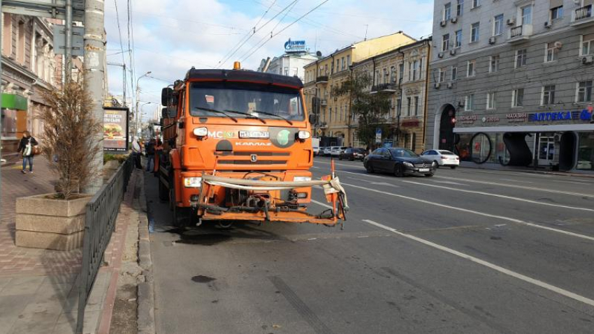 Власти Ростова провели учения по уборке снега под ярким солнцем