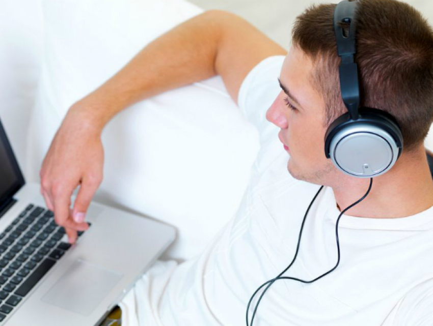 Стало известно о том, что слушают работающие ростовчане во время трудовых будней