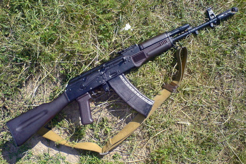 Директор ювелирной фирмы в Таганроге подкинул на завод «Прибой» оружие 