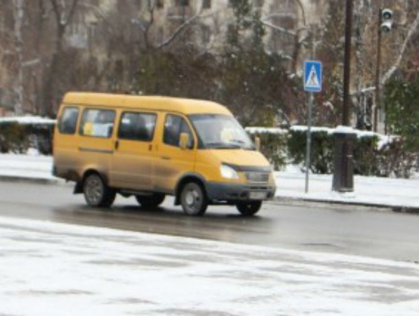 Преступно обледеневшими салонами городских автобусов Ростова заинтересовалась областная прокуратура