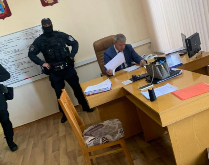 В Ростовской области возбудили еще одно уголовное дело на главу Кагальницкого района