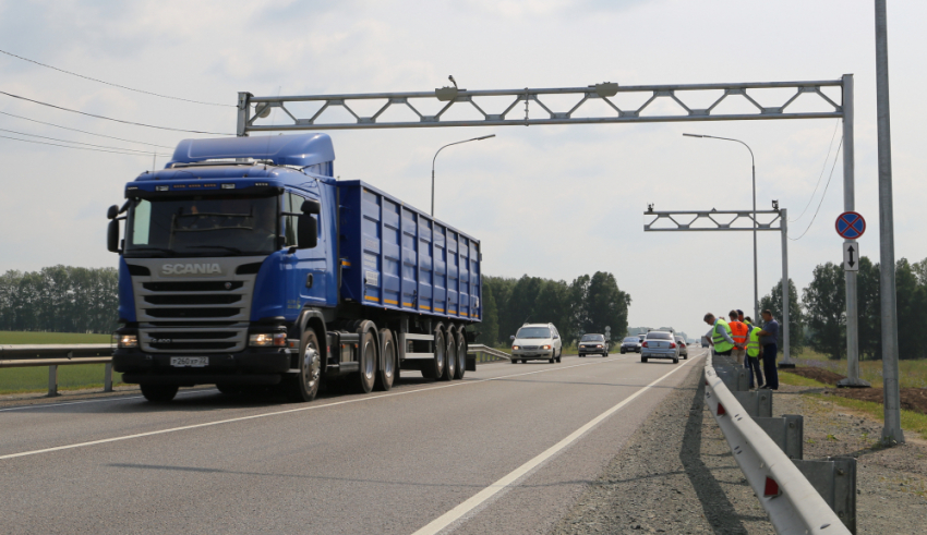 Новые ограничения для большегрузов будут действовать до конца лета в Ростовской области 