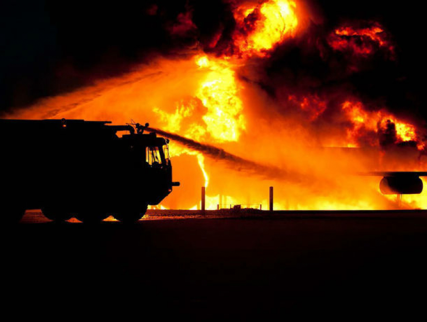 Пожарные спасли из огня десять ростовчан