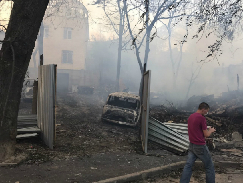 Поджог назвали предварительной причиной крупного пожара в историческом центре Ростова