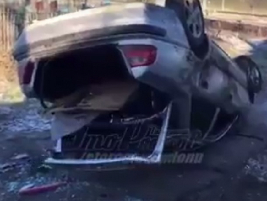 Опубликовано видео автомобиля после жуткого падения с моста в Ростовской области