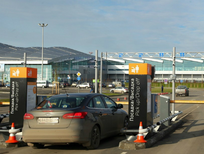 Обновленными «безопасными» парковками порадовал ростовчан аэропорт «Платов»