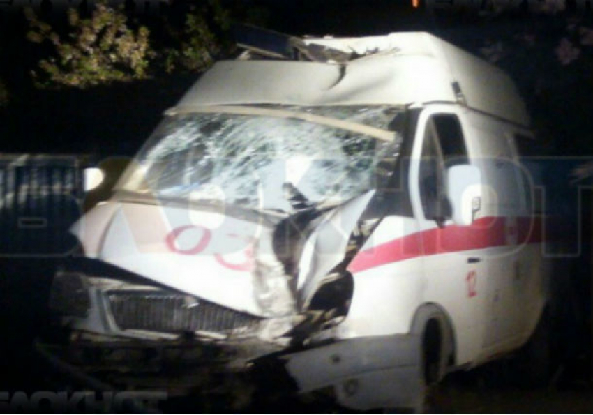 Трое медиков и водитель «скорой» пострадали в серьезном ДТП в Ростовской области