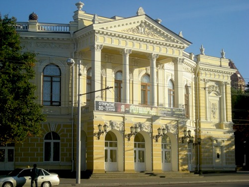 К новому сезону в Молодежном театре появятся уникальные кресла для зрителей