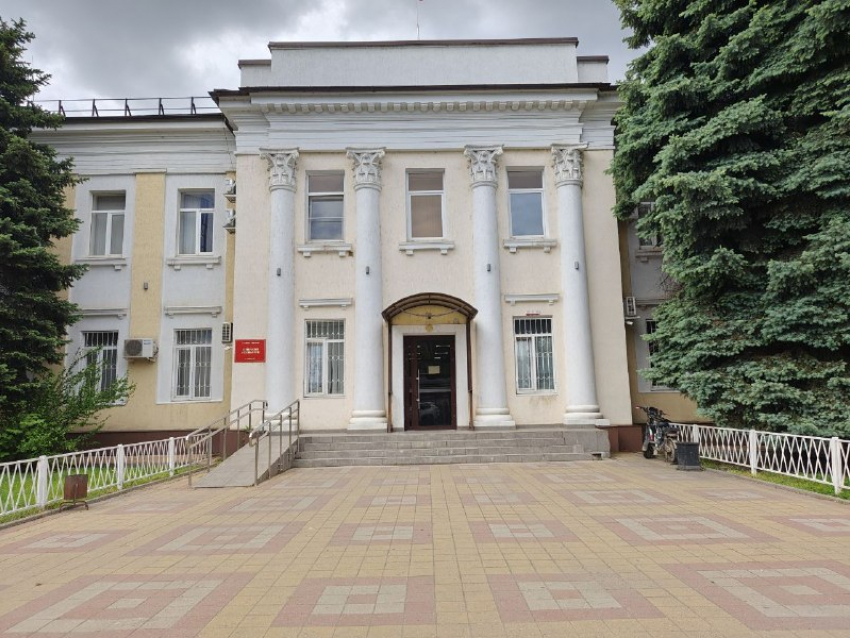 Бывшего ростовского судью Алексея Куделина в краснодарском суде будет защищать его супруга
