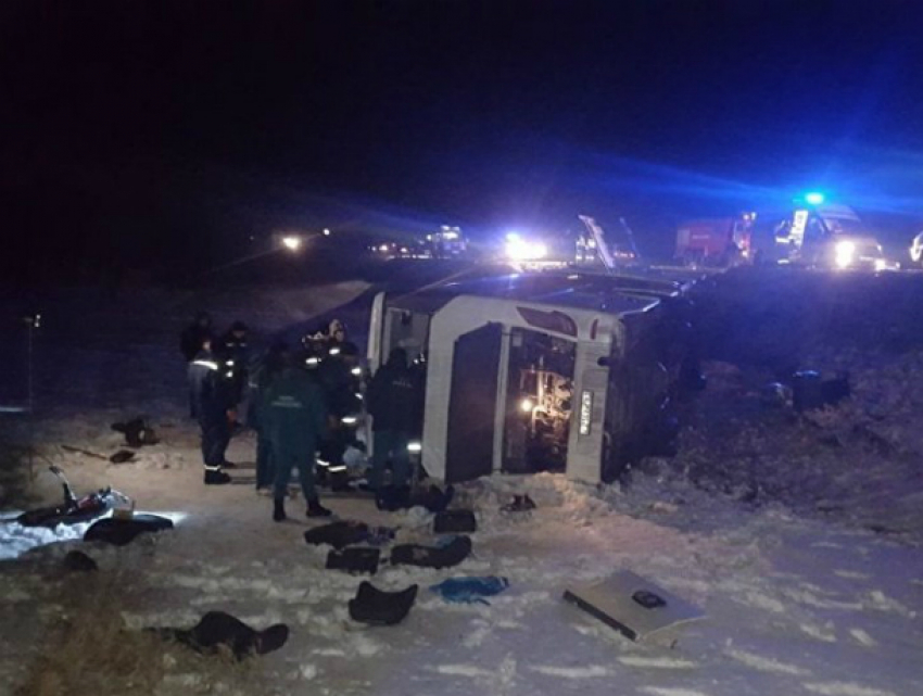 До пяти возросло число погибших в ДТП с автобусом в Ростовской области