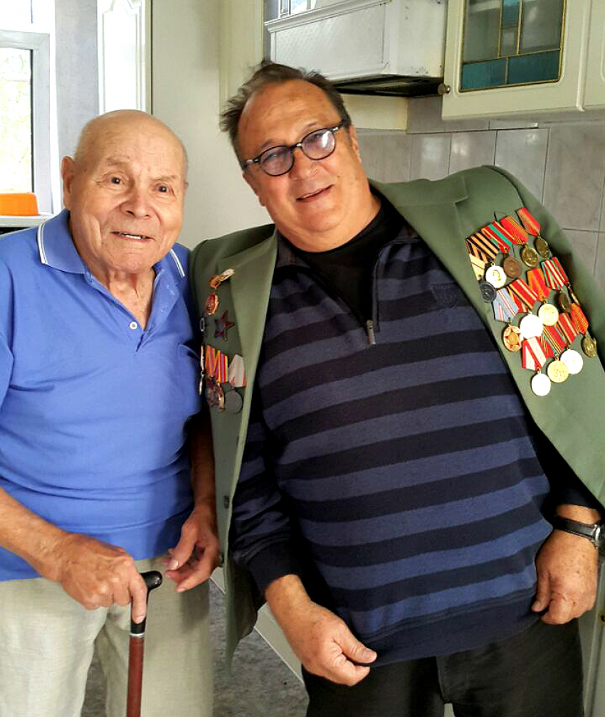 В 98 лет герой войны выращивает виноград и встречается с Робертино Лоретти