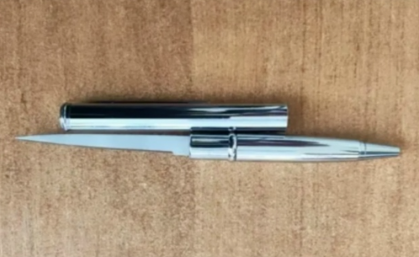 В ростовский суд пыталась пройти женщина с опасным предметом, замаскированным под ручку