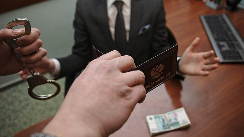 В Ростове женщина-следователь требовала деньги за закрытие дел 