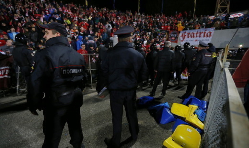 Фанаты «Спартака» устроили беспорядки на стадионе «Олимп-2»