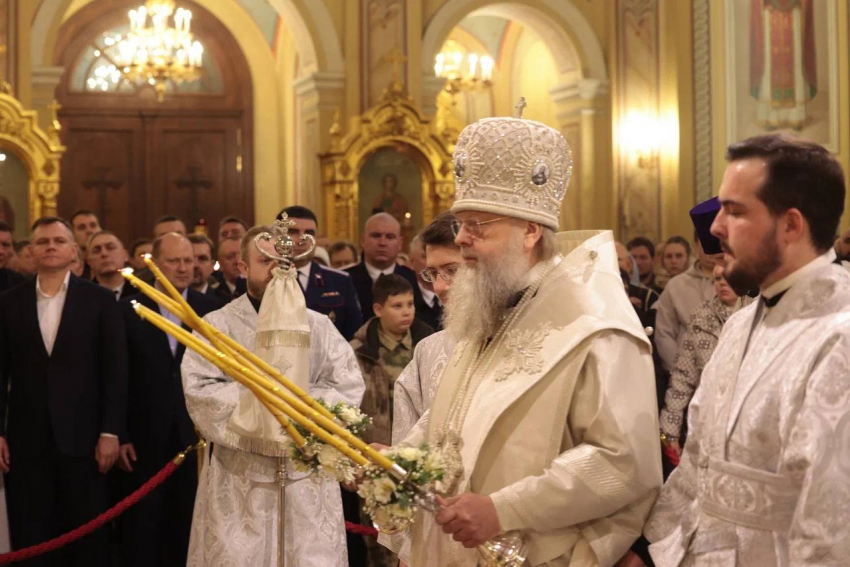 Слюсарь показал фото рождественской службы в кафедральном соборе Ростова