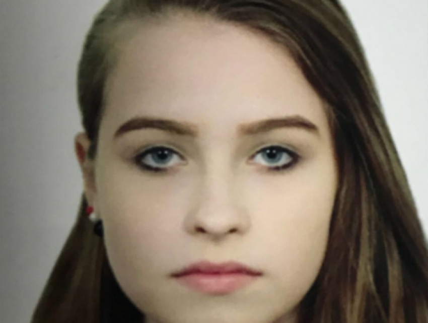 Худенькая светловолосая 14-летняя девочка с выбритым виском пропала на улицах Ростова