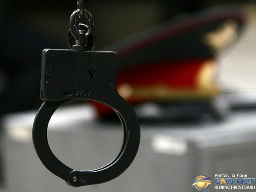 В Ростове в отношении экс-начальника отдела по борьбе с оргпреступностью возбуждено дело по трем статьям