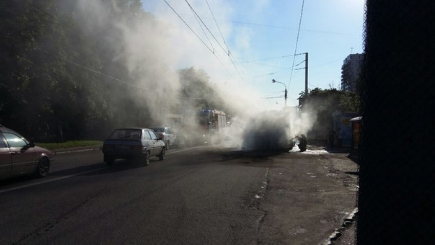 На проспекте Стачки у рейсового автобуса взорвалось колесо
