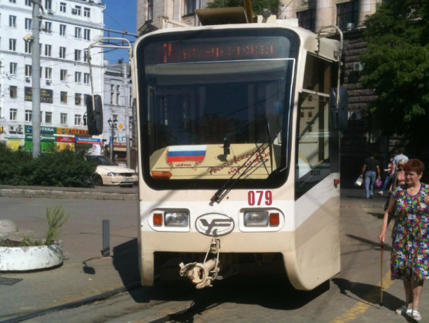 Пытавшиеся объехать пробку в центре Ростова горожане застряли в «скоростном» трамвае