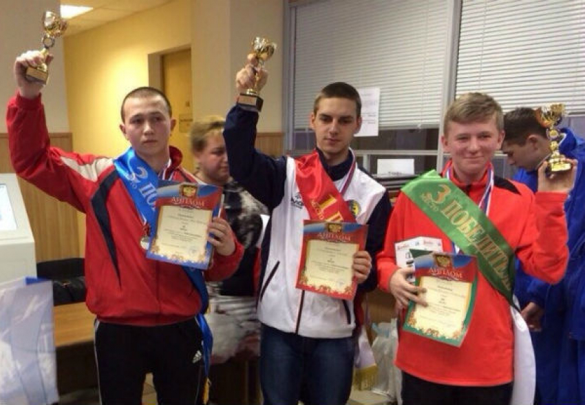 Ученики ростовской автошколы заняли второе место во всероссийских соревнованиях по зимнему автомногоборью 