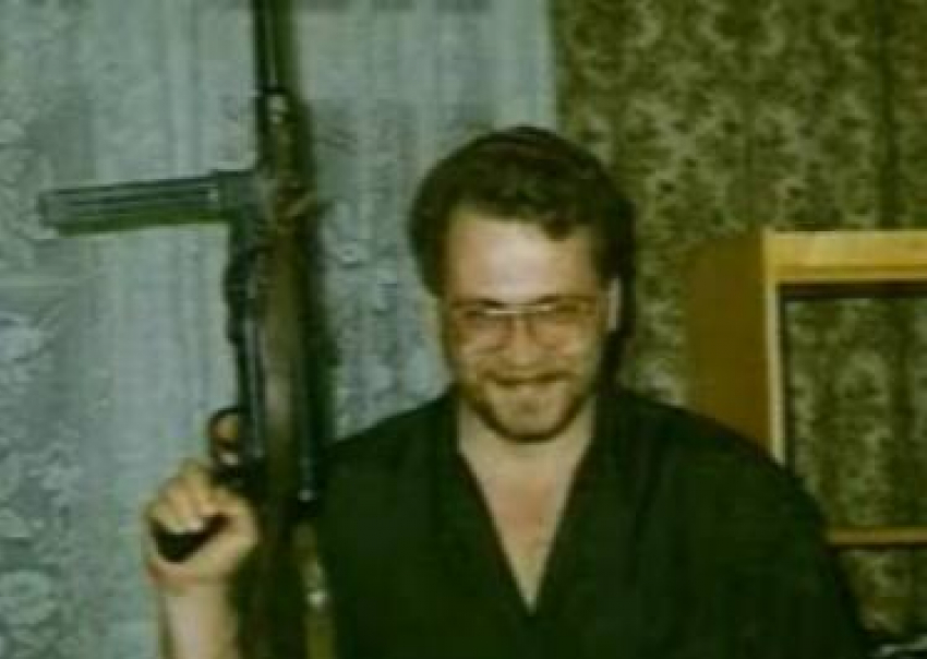 На свободе и счастлив с чужой женой: история главаря самой кровавой милицейской ОПГ Ростова   