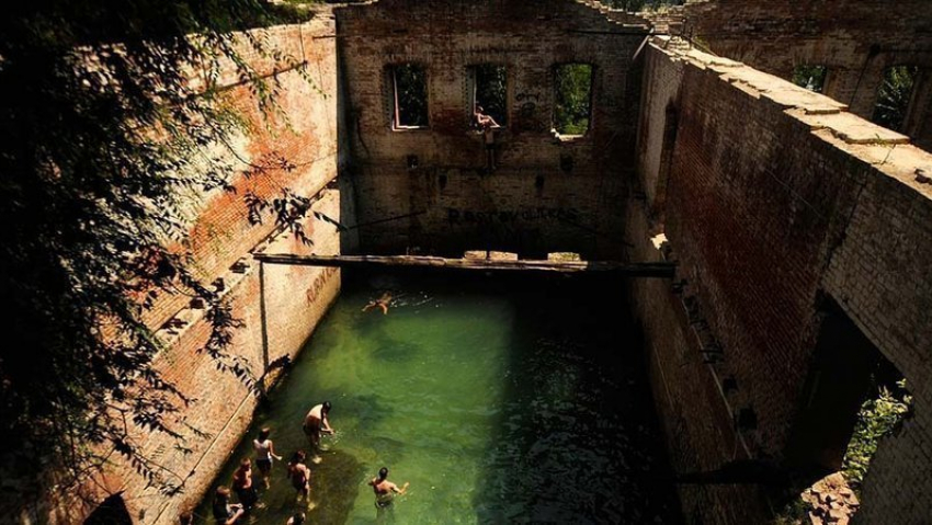 Ростовские активисты создали онлайн-петицию в защиту купальни на Парамоновских складах 