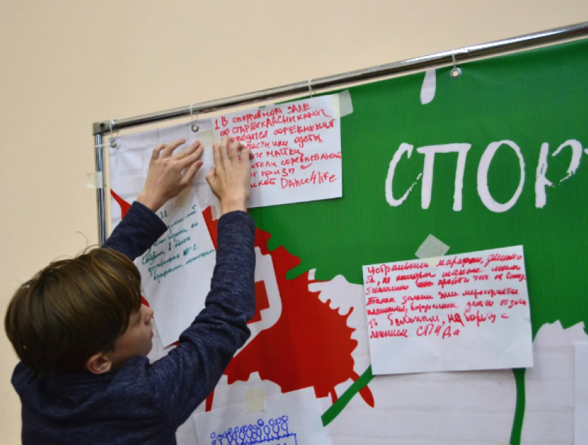 Интересные проекты придумали школьники ко Дню борьбы со СПИДом в Ростове