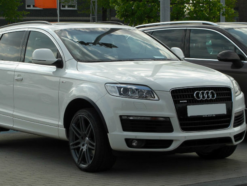 Автомобиль за несколько миллионов рублей застрял в многомесячном плену у авторемонтников в Ростове