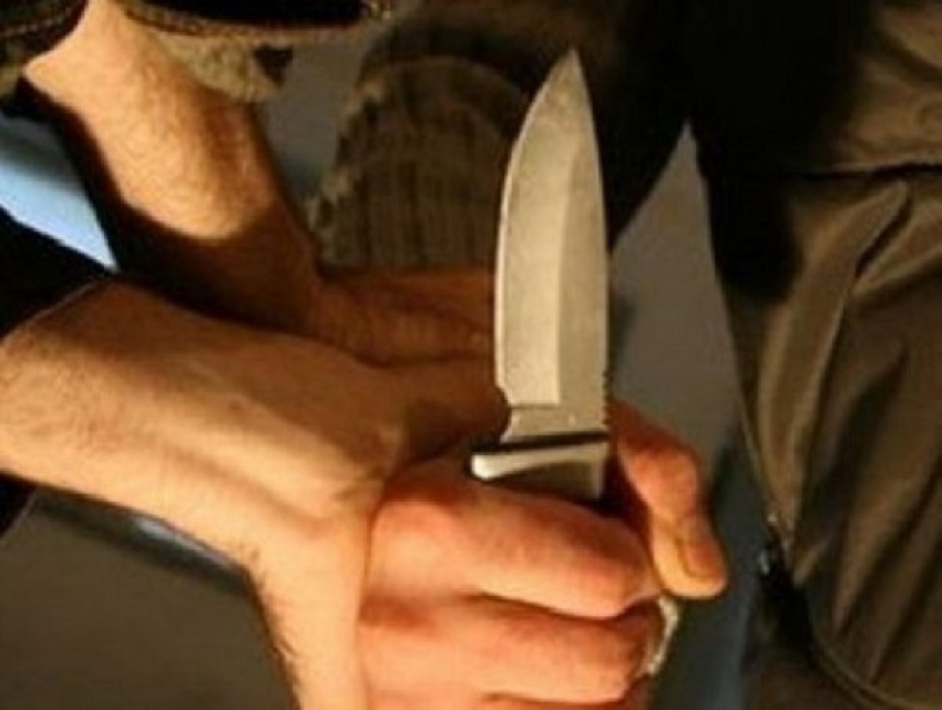 Мужчина несколько раз ударил ножом племянника во время ссоры в Ростовской области