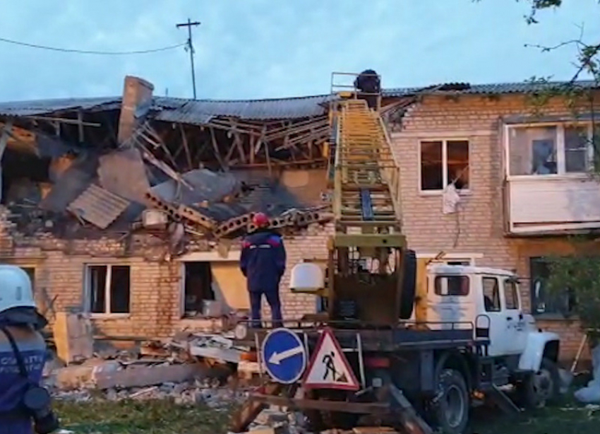 Появилось видео с места взрыва газа в поселке Чистоозерный Ростовской области 