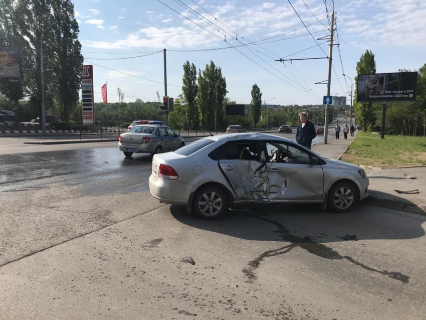 Мужчина пострадал в столкновении иномарки и мотоцикла в Ростове