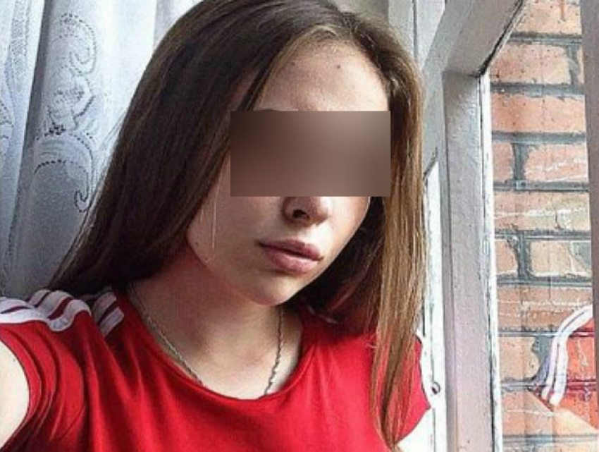 Стройная голубоглазая 15-летняя блондинка загадочно пропала на улицах Ростова