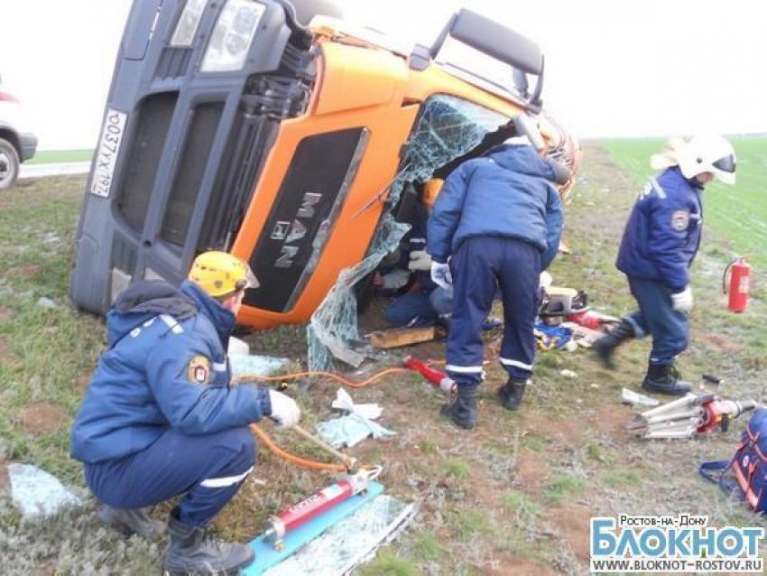 В Зимовниковском районе опрокинулся большегруз «МАН» с 20 тоннами битума