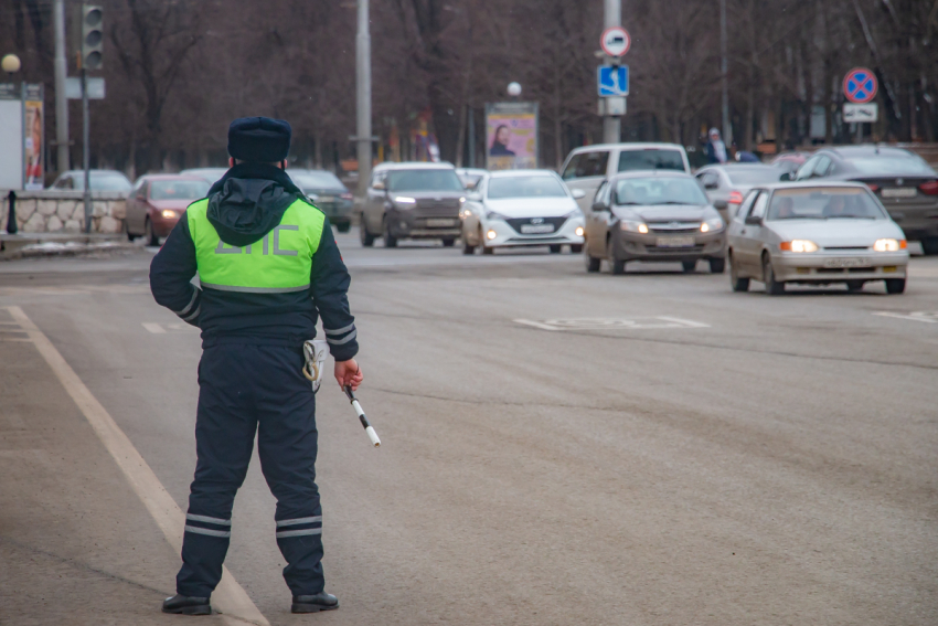 В Ростовской области уволили инспектора ДПС за требование взятки с волонтеров