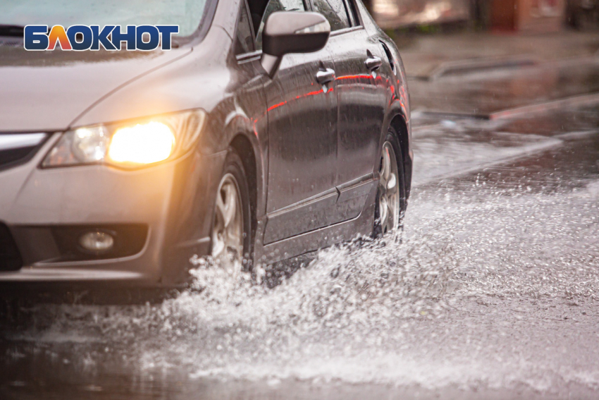 Штормовое предупреждение продлено в Ростовской области