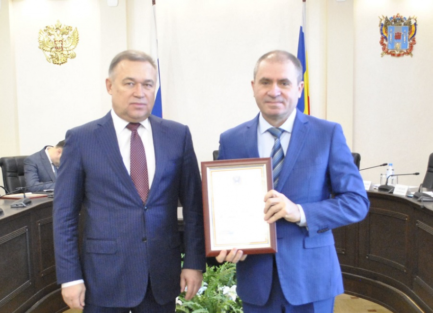 Экс-чиновники правительства Ростовской области потребовали показать их ноутбуки и телефоны