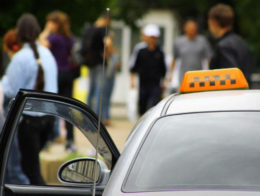 Охоту на таксистов-нелегалов устроили проверяющие под Ростовом