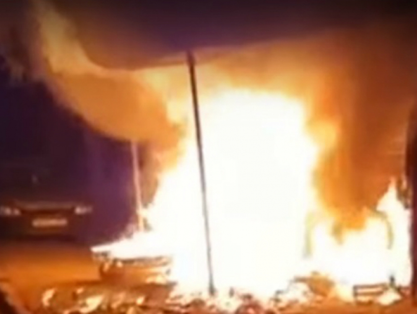 Овощной ларек сожгли под покровом ночи злостные конкуренты в Ростове