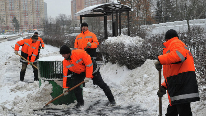 ГИБДД: работа по уборке снега и наледи в Ростове неудовлетворительна