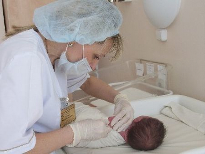 В Ростове мать выбросила новорожденного ребенка на улицу 