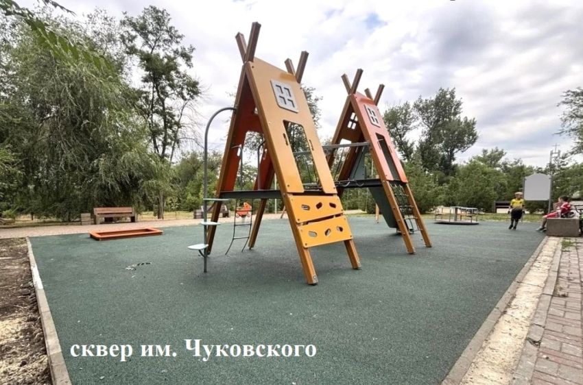 В Ростове продолжается масштабное обновление детских площадок