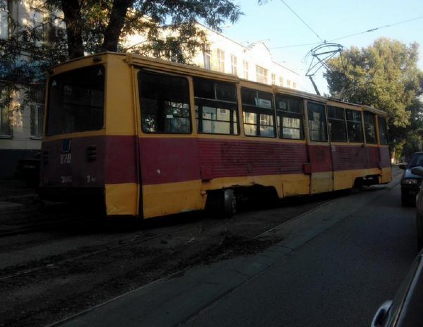 В Ростове на 14-й Линии второй раз за месяц сошел с рельсов трамвай