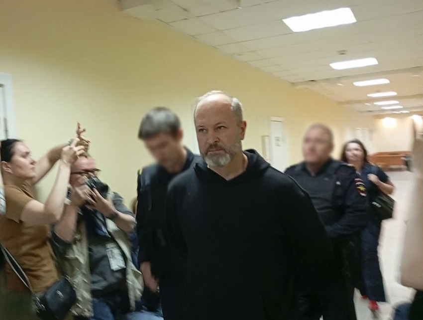 У экс-замгубернатора Ростовской области нашли оружие на сумму более млн рублей