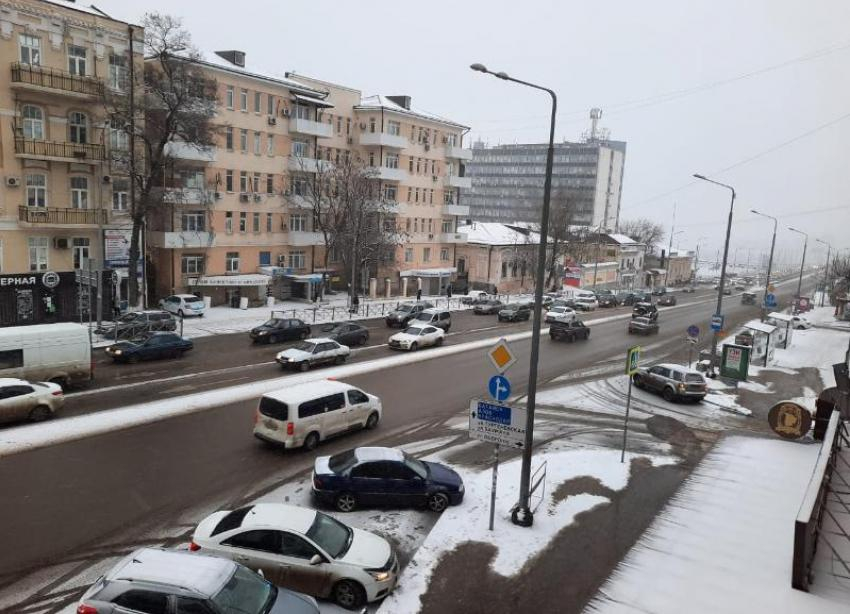 Многокилометровая пробка образовалась на Северном обходе Ростова после первого снега 
