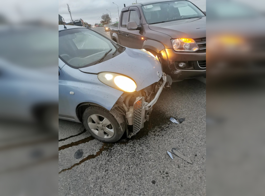 Девушка на Toyota попала в больницу после столкновения с Nissan в Аксайском районе